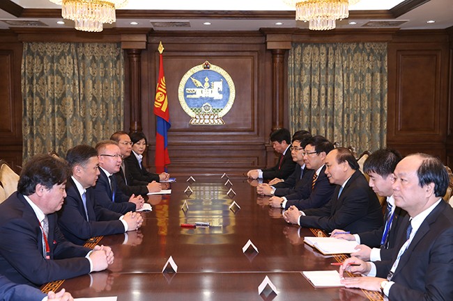 Thủ tướng Nguyễn Xuân Phúc gặp Chủ tịch Quốc hội Mông Cổ và tham dự Diễn đàn doanh nghiệp VN-Mông Cổ - ảnh 1